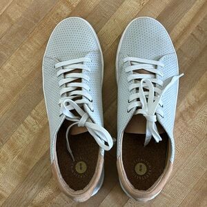 Revitalign casual sneakers